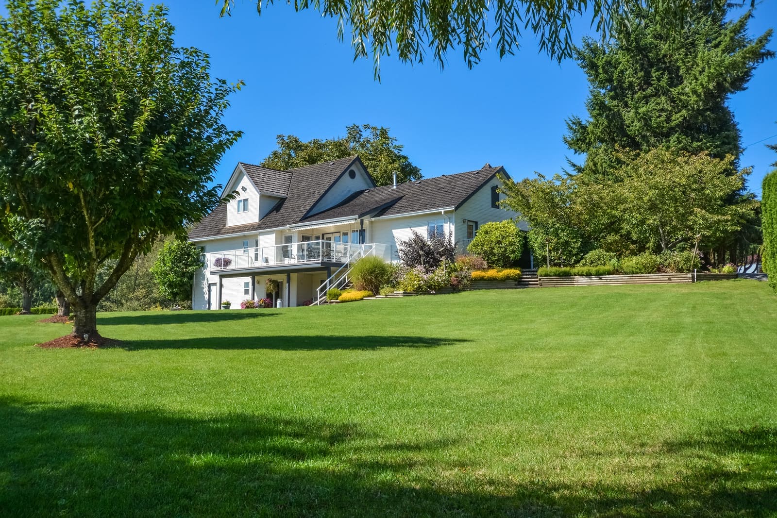 Retain Customers: Best Practices for Lawn Care Pros